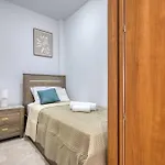 Sunny 2br Minutes From The Sea & Views * セント・ポールズ・ベイ