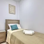 Sunny 2br Minutes From The Sea & Views