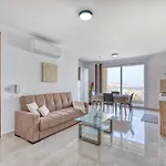 Sunny 2br Minutes From The Sea & Views アパート