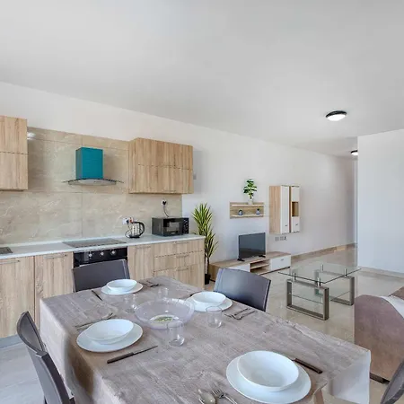 Sunny 2br Minutes From The Sea & Views *