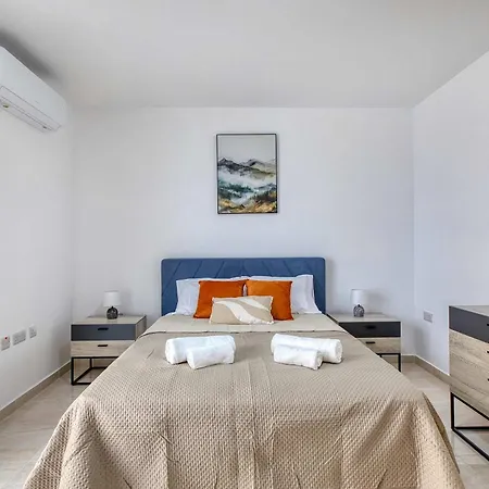 Apartment Sunny 2br Minutes From The Sea & Views