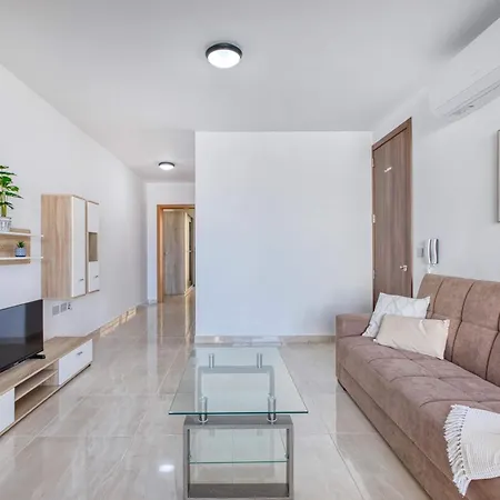 Sunny 2br Minutes From The Sea & Views * St. Paul's Bay