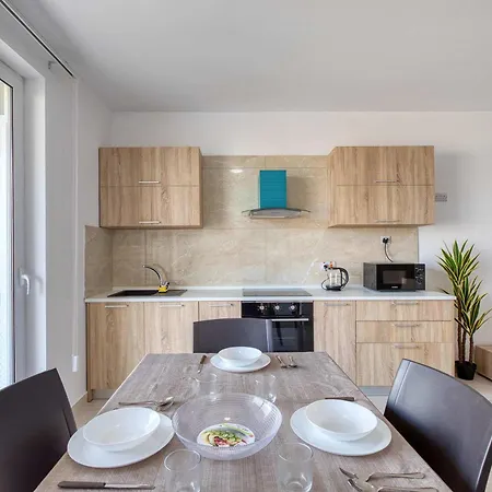 Sunny 2br Minutes From The Sea & Views Apartment St. Paul's Bay