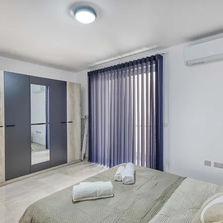 Sunny 2br Minutes From The Sea & Views St. Paul's Bay