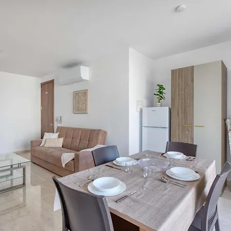 Sunny 2br Minutes From The Sea & Views