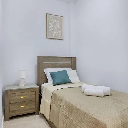 Apartment Sunny 2br Minutes From The Sea & Views
