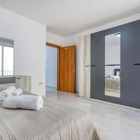 Sunny 2br Minutes From The Sea & Views *